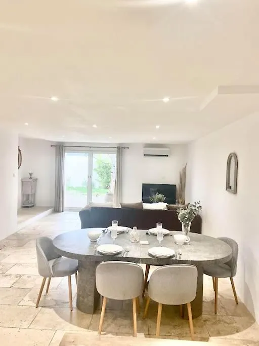 Maison Avec Jardin Et 3 Petits Chats , Proche Du Chateau Lacoste Le Puy-Sainte-Reparade