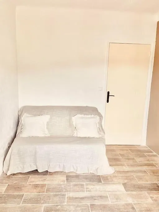 Maison Avec Jardin Et 3 Petits Chats , Proche Du Chateau Lacoste Le Puy-Sainte-Reparade